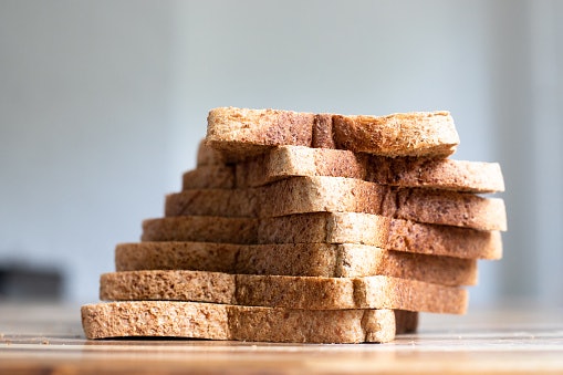 Select High-Fiber, Low-Sugar Wheat Breads for Weight Management and Blood Sugar Control