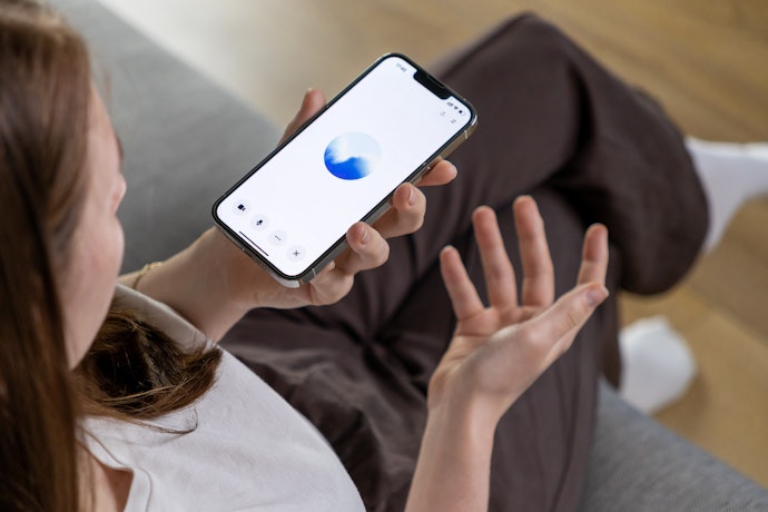 Look for Built-In Voice Assistants for Hands-Free Navigation