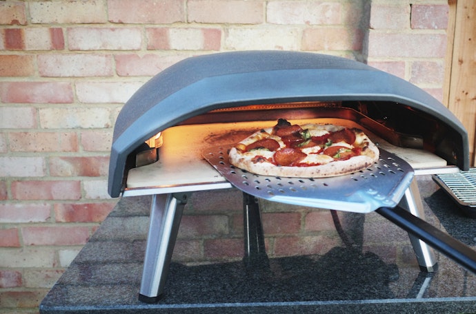 Serve Up Tasty Pizzas for Picnics With a Portable Oven