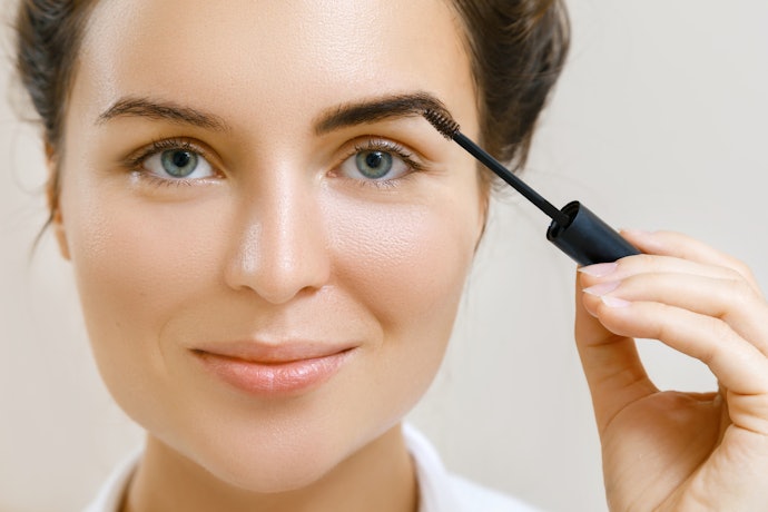 If You Have Natural Brown Hair, Choose a Natural Brown Eyebrow Mascara