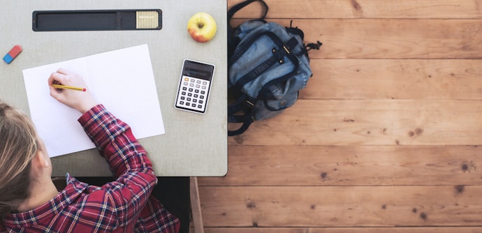 Adjustable Study Table Makes for Easy Customization