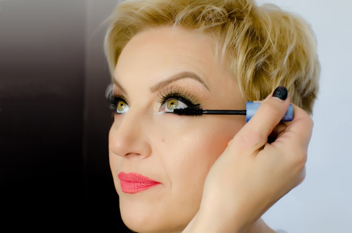 A Bottom Lash Wand Applies Mascara Precisely to Your Lower Eyelashes