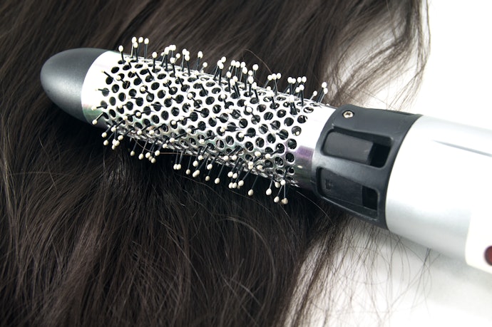 Choose a Brush-Type Dryer to Dry and Style Hair At Once