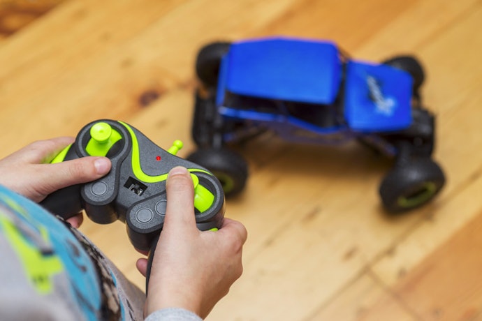 For Toddlers (3–5 years): Go for Big Buttons, Slow Speed, and Soft Bumpers