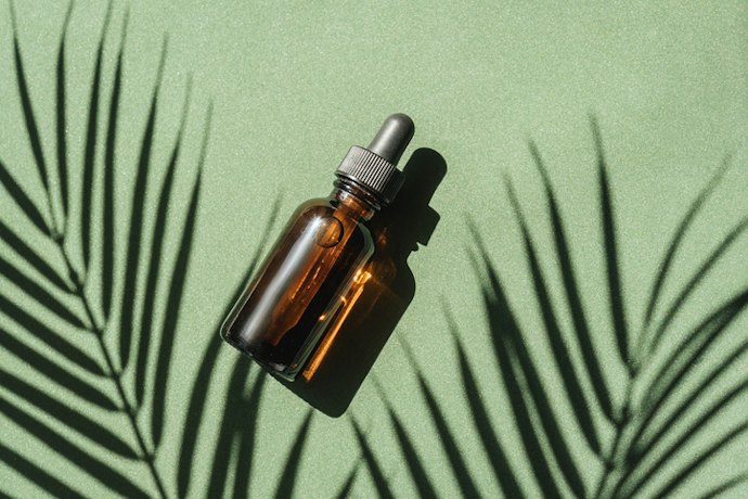 For Oily and Acne-Prone Skin: Go for Water-Based, Non-Comedogenic Serums With Niacinamide or Panthenol