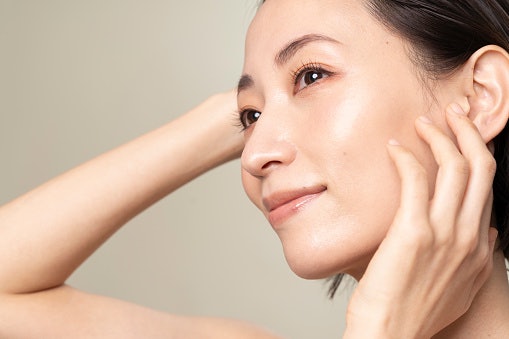 Sheer to Medium Coverage Keeps the Skin Breathable and Smooth-Looking