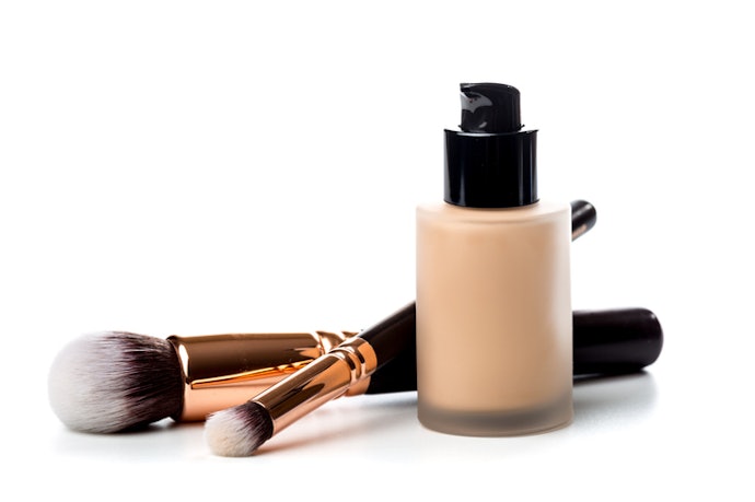 Synthetic Bristles: Best for Liquid and Cream Products; Gentle on Sensitive Skin