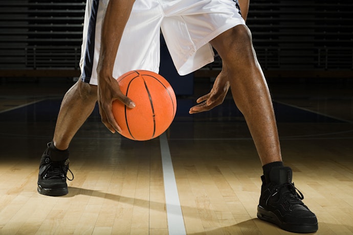 High-Top Shoes Are Suitable for Power Forwards and Centers