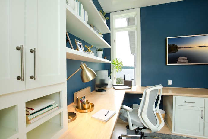 L-Shaped Desks Help Maximize Corner Spaces