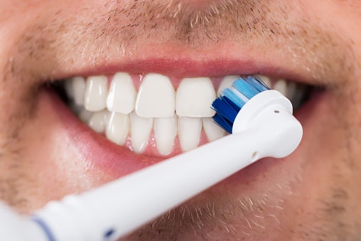A Pulsating Electric Toothbrush Gently Dislodges Food Particles From Your Gums and Teeth