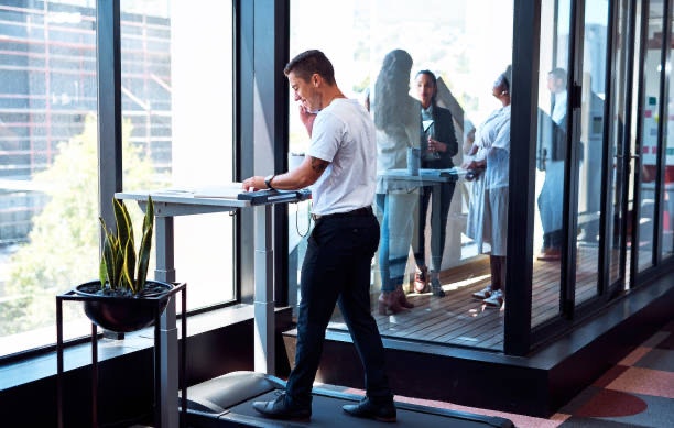 Opt for Electric Standing Desks if You Prefer One With Customizable Features