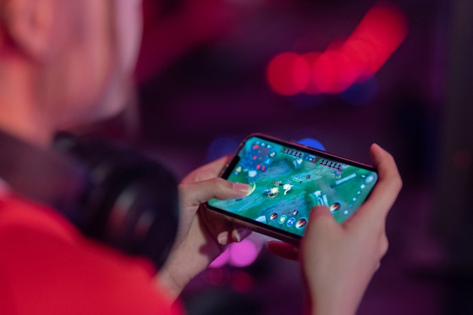 Frame Rate and Refresh Rate: At Least 30 FPS and 90 Hz for Smooth Gameplay