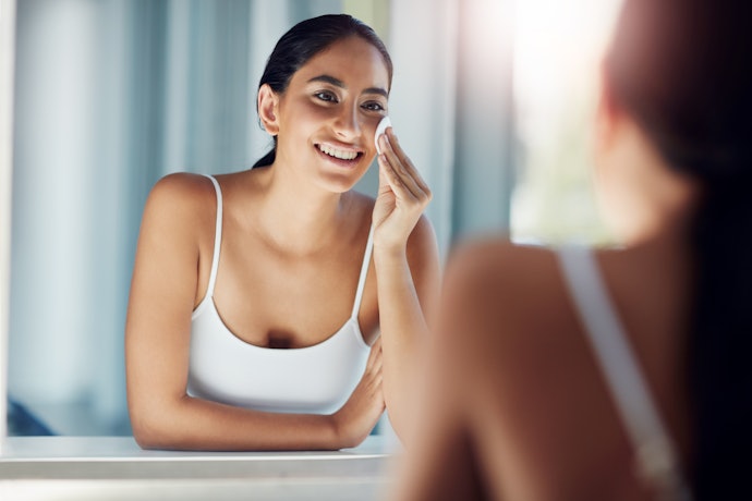 For Dry Skin: Look for Hydrating Ingredients Like Hyaluronic Acid or Glycerin