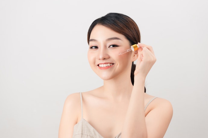 Oily and Acne-Prone Skin: Opt for Lightweight, Non-Comedogenic Oils That Don’t Clog Pores