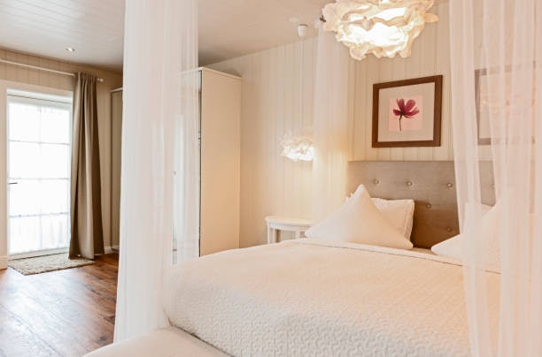 Flat Sheets Require More Effort to Put On the Mattress