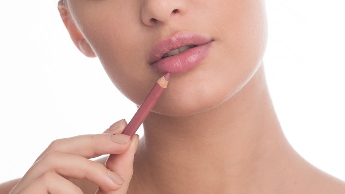 Glossy or Balm-Like Liners Add Shine and a Moisturizing Feel