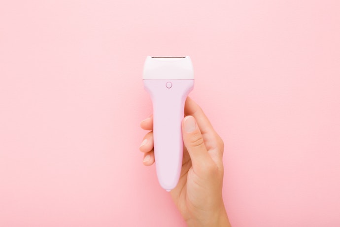 For Underarms: Electric Shavers With Protective Foils to Prevent Irritation