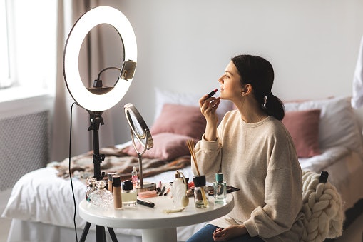 A Ring Light With a CRI of 90 and Up Produces More Vivid Colors on Photos or Videos