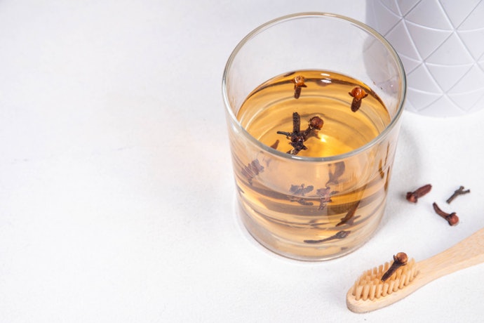 Choose Food-Grade Clove Oil for a Natural Mouth Rinse