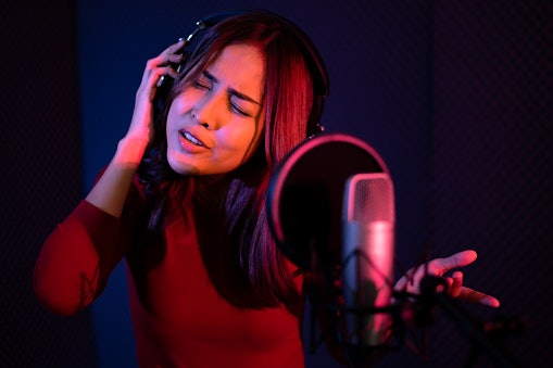 Wired Microphones Are Best for Stationary Use