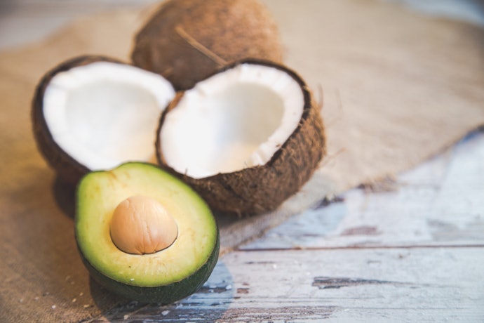 Dry, Frizzy Hair: Coconut and Avocado Oil for Moisture and Softness
