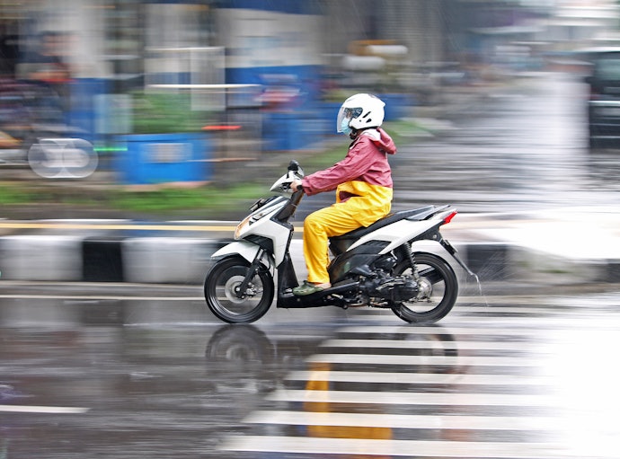 For Motorcycles: Two-Piece Rain Suits Allow Better Movement