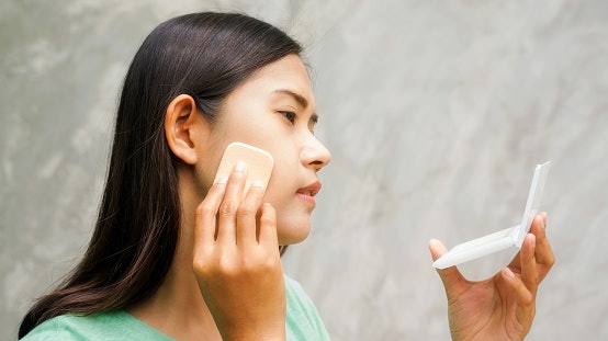 Pick Fragrance-Free Powders Without Talc, Fragrance, or Mica for Sensitive or Acne-Prone Skin
