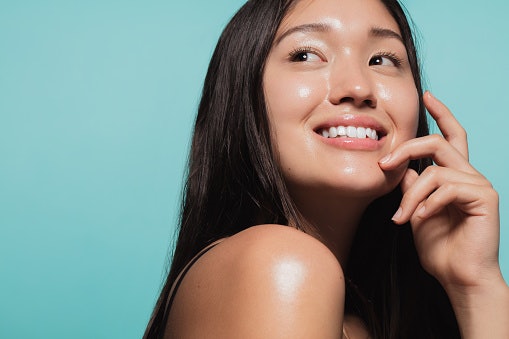 For “Glass Skin”: Hydrating Serums With Hyaluronic Acid, Rice Extract, or Ferments