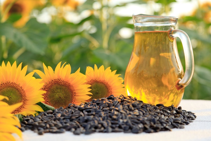 Coconut and Sunflower Oils Can Lighten Dark Underarms
