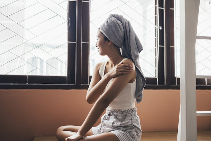 For Lightweight Hydration: Fast-Absorbing, Water-Based or Gel Lotions