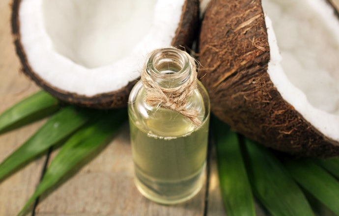 Nourish and Define Curls Using Coconut Oil
