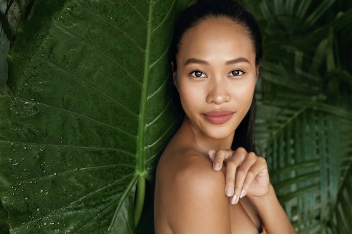 Embrace Deep Shades of Brown, Red, or Orange if You're Morena
